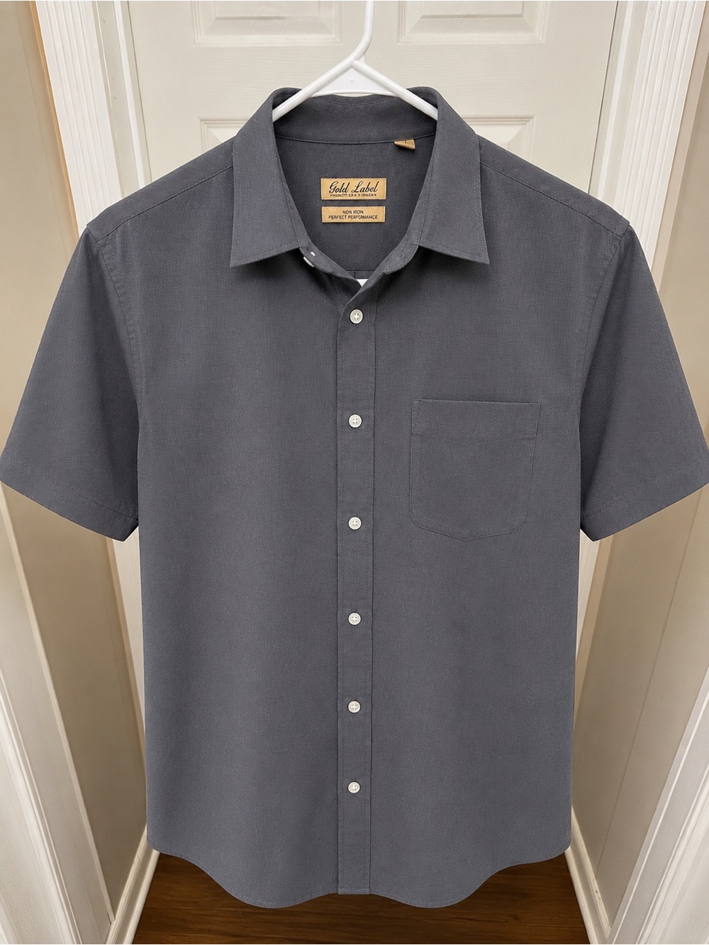 Gold Label Men's Short-Sleeve Button-Down Shirt in Charcoal Gray